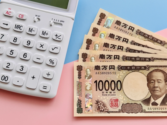 電卓と現金