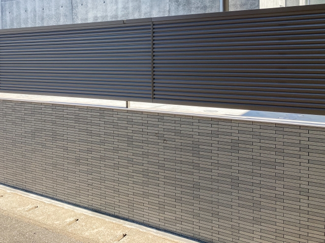 フェンスとブロック塀の基本的な違い